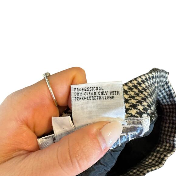 Vintage Carlisle Houndstooth Black & White 100% Wool Knee Length Pencil Skirt - Picture 7 of 7